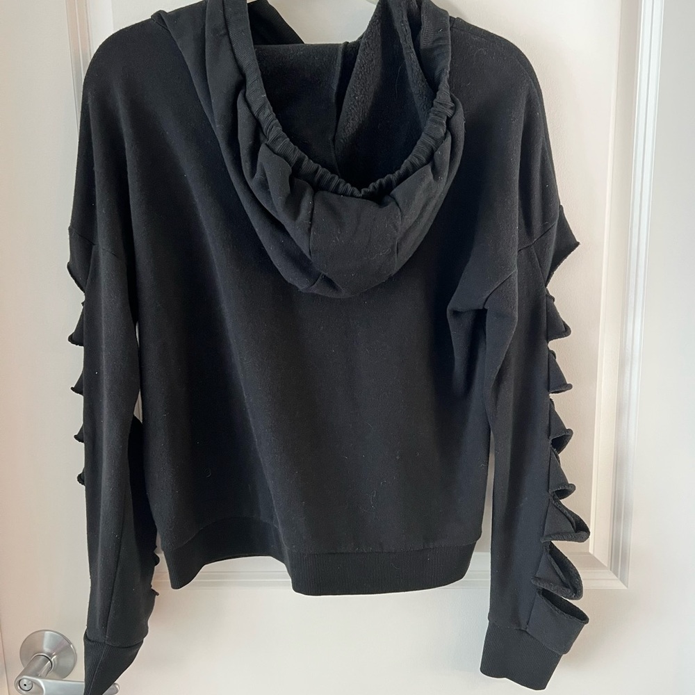 Alo Yoga sweatshirt with sleeve cut outs. Size small